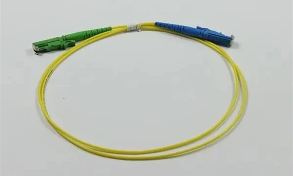 Kuituoptiset E2000 jumpperijohdot