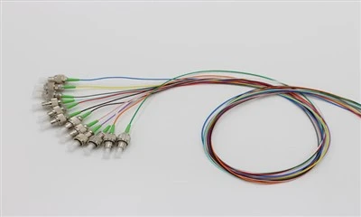 Kuituoptinen Pigtail FC APC 12 VÄRIÄ