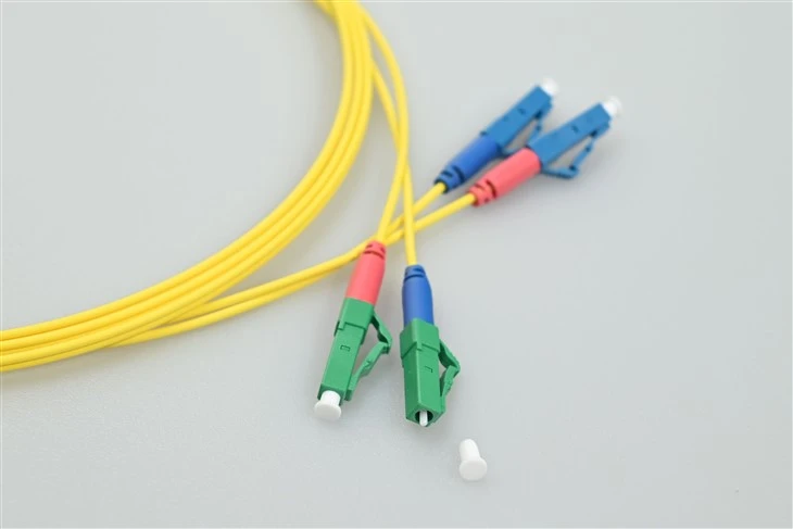 KUITUOPTISET PATCH CORD LC APC - LC UPC DUPLEX