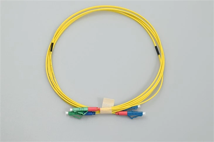 Kuituoptinen liitosjohto Lc apc to lc upc Duplex Yellow