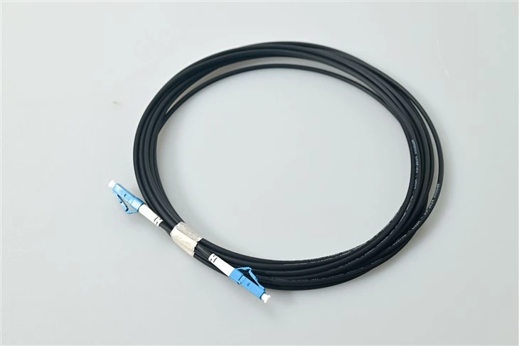 LC UPC Simplex Black Singlemode Fiber Patch -kaapeli suuritiheyksisille SFF-liitännöille